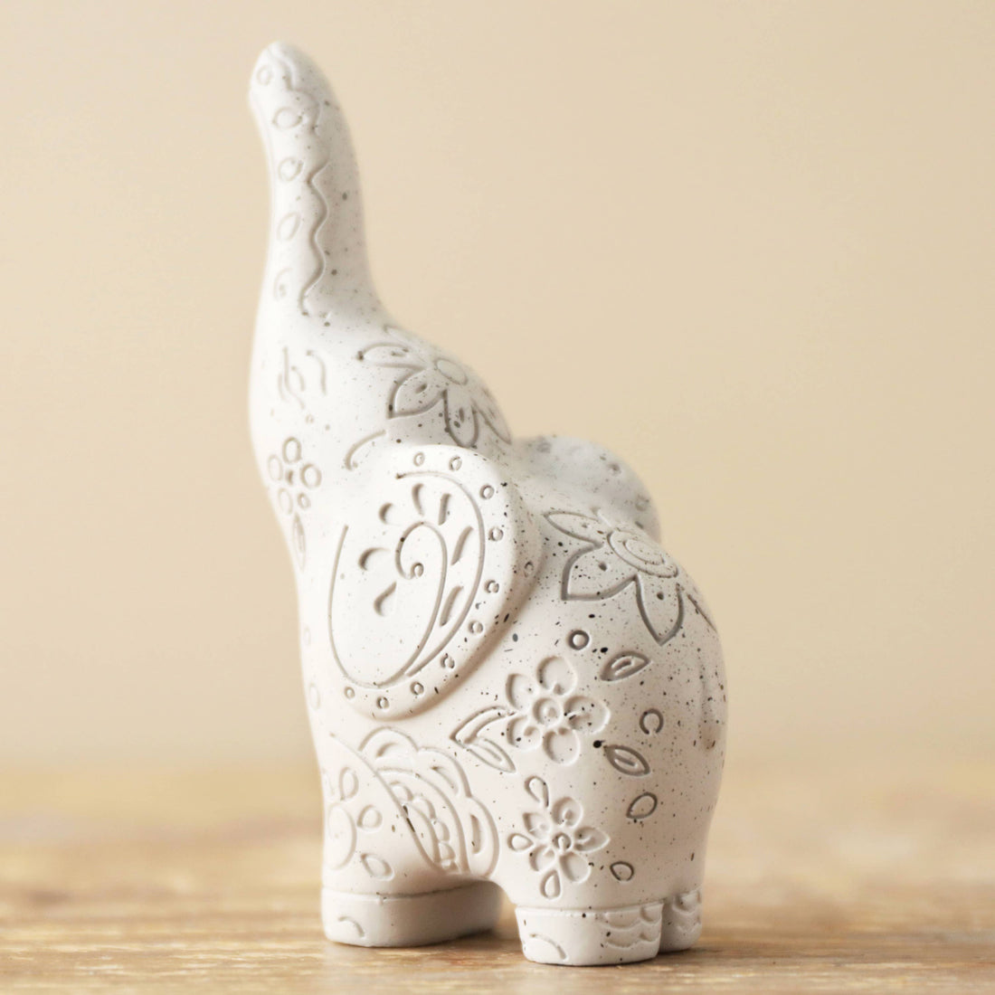 Lisa Angel - Speckled Elephant Ceramic Ring Holder.