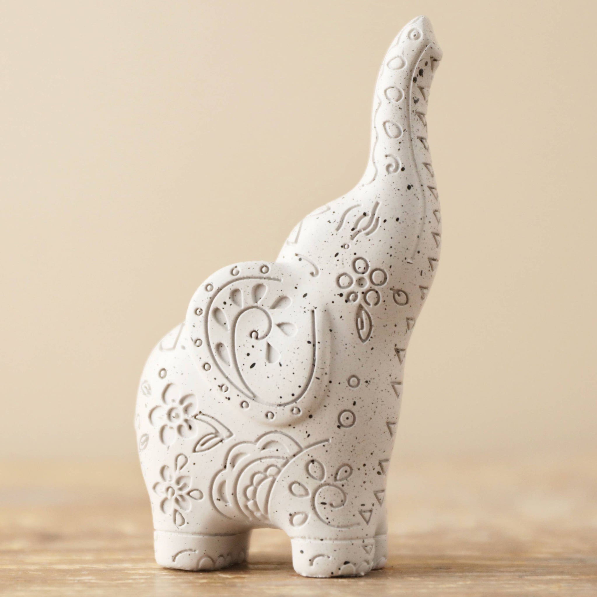 Lisa Angel - Speckled Elephant Ceramic Ring Holder.